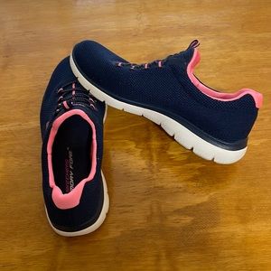 Women’s size 8 Skechers navy blue tennis shoes